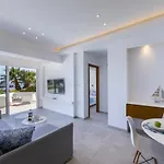 Mackenzie Castella Beachfront *