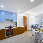 Mackenzie Castella Beachfront Apartament *