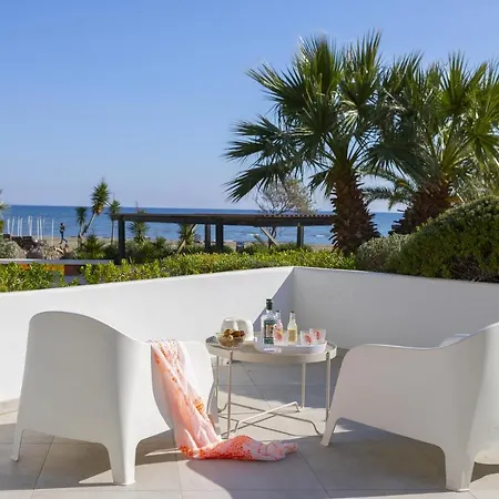 Mackenzie Castella Beachfront Apartment Larnaca