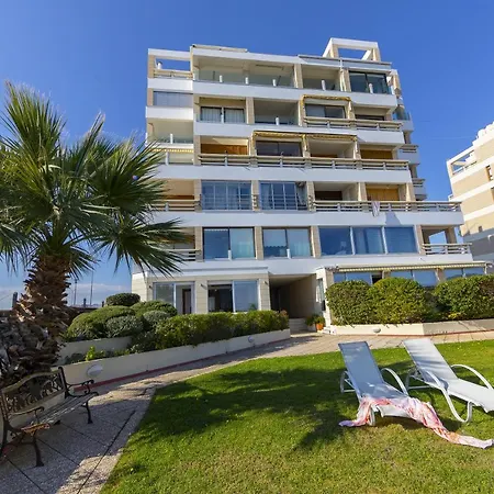 Mackenzie Castella Beachfront Apartment Larnaca