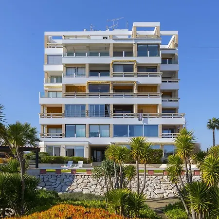 Mackenzie Castella Beachfront Larnaka