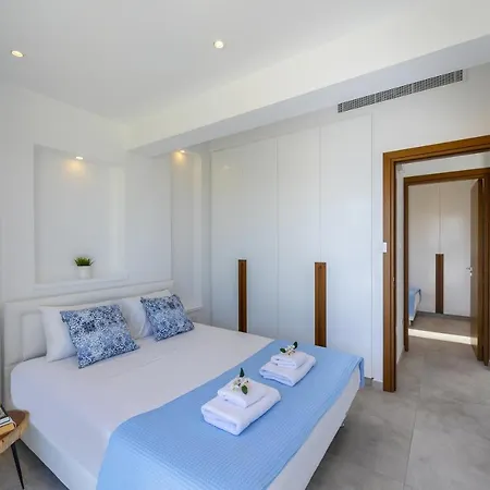 Mackenzie Castella Beachfront Apartment Larnaca