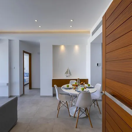 Mackenzie Castella Beachfront Apartment Larnaca