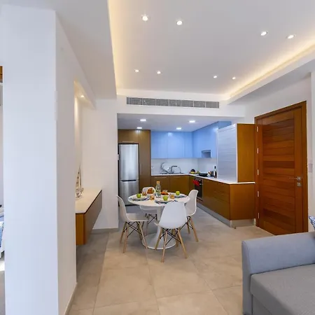 Mackenzie Castella Beachfront Larnaka