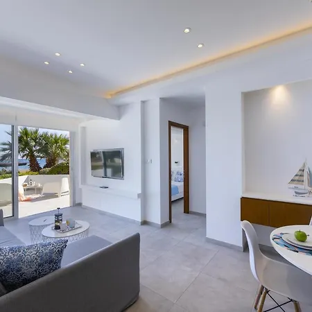 Mackenzie Castella Beachfront *