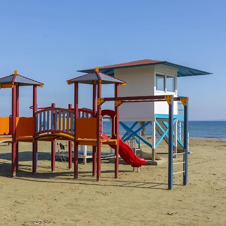 Mackenzie Castella Beachfront Apartment Larnaca