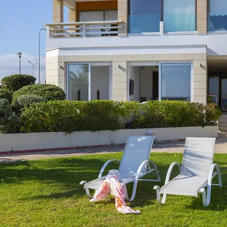 Mackenzie Castella Beachfront Larnaka