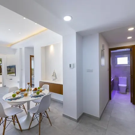 Mackenzie Castella Beachfront *