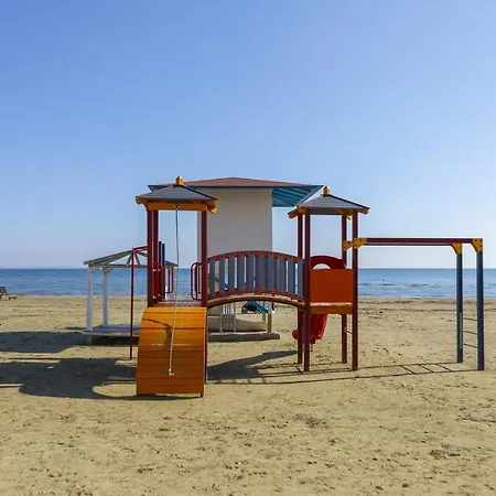 Mackenzie Castella Beachfront *