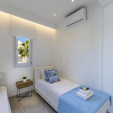 Apartment Mackenzie Castella Beachfront Larnaca