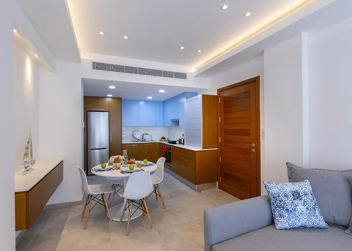 Mackenzie Castella Beachfront Lárnaca