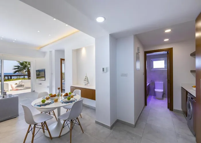 Mackenzie Castella Beachfront *