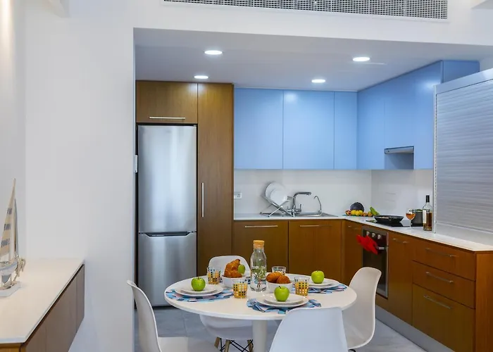 Mackenzie Castella Beachfront * ラルナカ